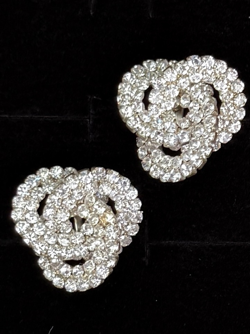 Vintage Silvertone lightweight twisted knot bling clip on earrings